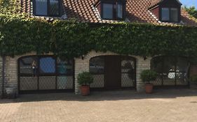 The Coach House Stylish Spacious Retreat With Secure Parking